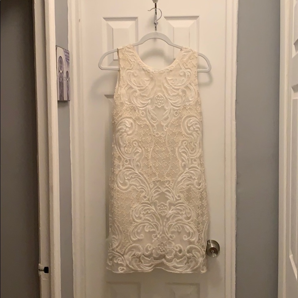 White sleeveless shift dress